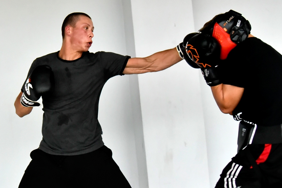 Ričards Ozols (no kreisās) gatavojas vispirms cīņai Rīgā un tad gada nogalē plāno pirmo profesionālo cīņu.
Autors: Uldis Varnevičs