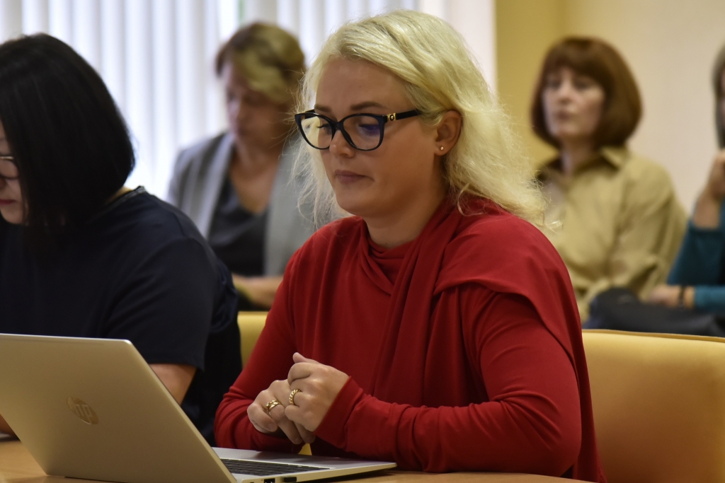 Ginta Krikščūne deputātus informēja par Iecavas un Iecavas pagasta apbalvošanas komisijas izveides nolikuma projektu.
Autors: Uldis Varnevičs