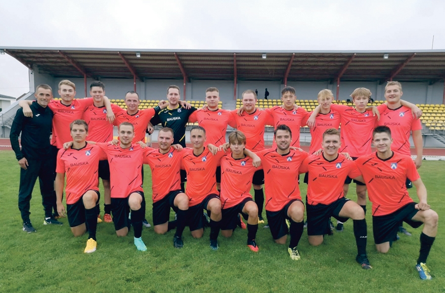 «Bauskas BJSS/SC «Mēmele»» vienība atgriezusies Latvijas Futbola federācijas mačos.
Autors: Foto no komandas albuma.