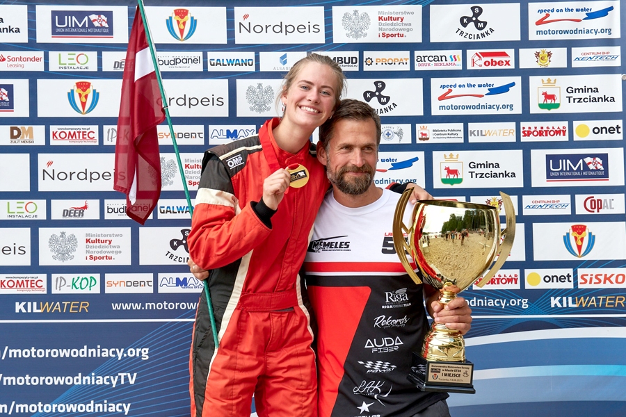 Laura Lakoviča-Lakovica priecājas par panākumu kopā ar tēvu Aldi Lakoviču-Lakovicu.
Autors: VIKTORS SINORACKI