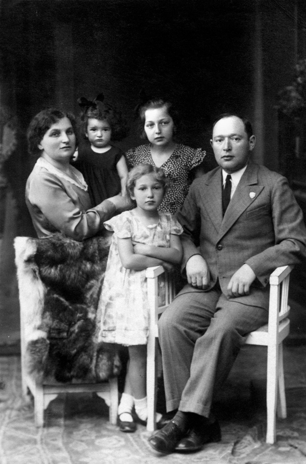 Bauskas ebreju Variatovu ģimene, kas tika noslepkavota 1941. gada augusta sākumā.
Autors: no Bauskas muzeja krājuma.