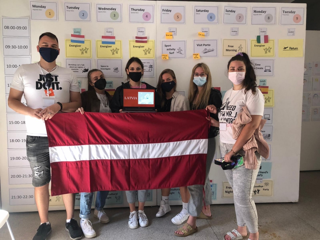 Baušķenieki Portugālē, noslēdzot prezentāciju par Latviju.
Autors: no personiskā arhīva.