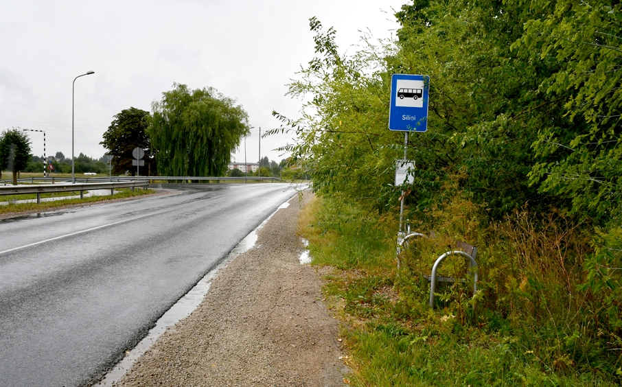 VSIA «Latvijas Valsts ceļi» izskatīs iespēju līkumā un krustojumā samazināt atļauto braukšanas ātrumu.
Autors: IVARS BOGDANOVS