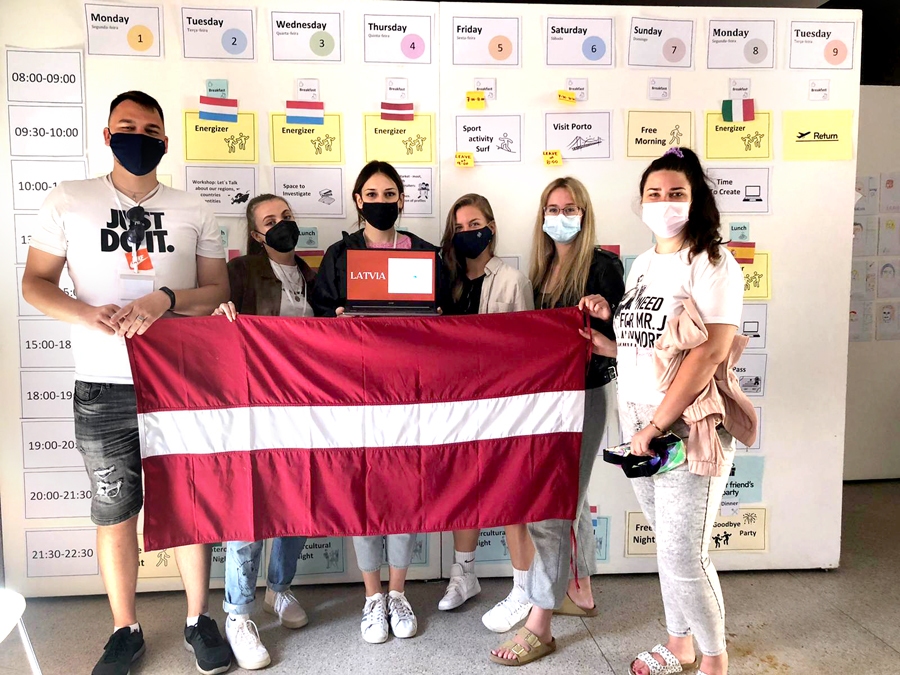 Baušķenieki Portugālē, noslēdzot prezentāciju par Latviju.
Autors: no personiskā arhīva.