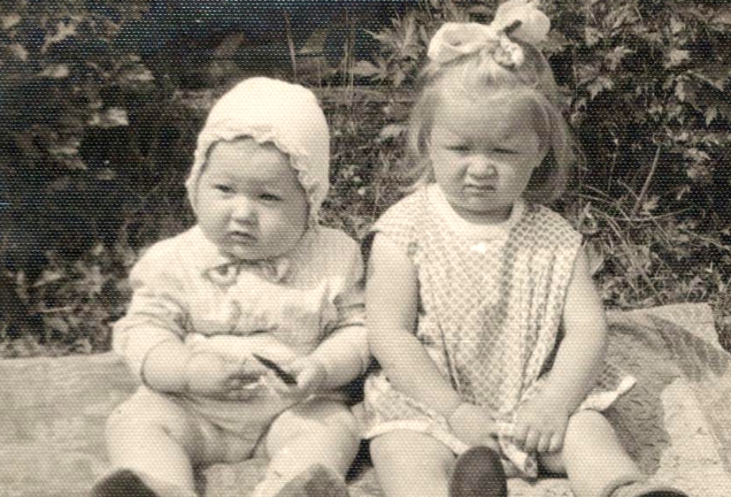 Trešajā dzīves gadā kopā ar brāli Eduardu.
Autors: no jubilāres personiskā albuma.