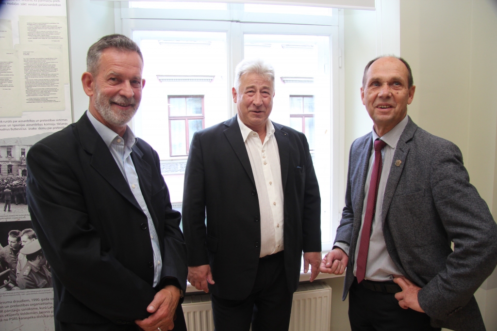 Bauskas miliči - Iekšlietu ministrijas aizstāvji 1991.gadā - Valērijs Markūns (no kreisās) un Renārs Zaļais (no labās).
Autors: Visi foto - Ingrīda Punka