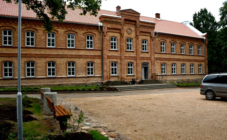 Senais nams atjaunots, rekonstrukcijas pirmās kārtas darbi pabeigti jūlijā; labiekārtota apkārtne augustā.
Autors: Ivars Bogdanovs