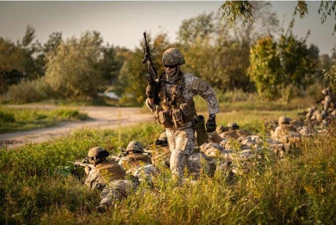 «Namejs» ir lielākās un komplicētākās militārās mācības Latvijā — gan no operāciju dažādības un intensitātes, gan iesaistīto resursu viedokļa. Attēlā - «Namejs 2020».
Autors: Foto: GERDA GRANTIŅA, Zemessardzes 1. Rīgas brigāde; 