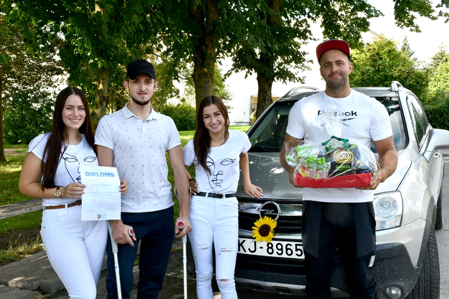 Uzvarētājkomanda no Bauskas «Čāpotāji», kas izrādījās drīzāk «rikšotāji»: Agate Martuševiča, Juliāns Popovičs, Diāna Koļesova un Artis Ģērve.
Autors: Ivars Bogdanovs