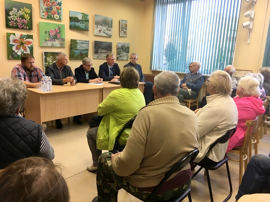 Iecavas E. Virzas bibliotēkā 2020. gada 30.septembrī iedzīvotāju tikšanās ar toreizējā novada vadību.
Autors: J.Ignate, «Bauskas Dzīves» arhīvs.