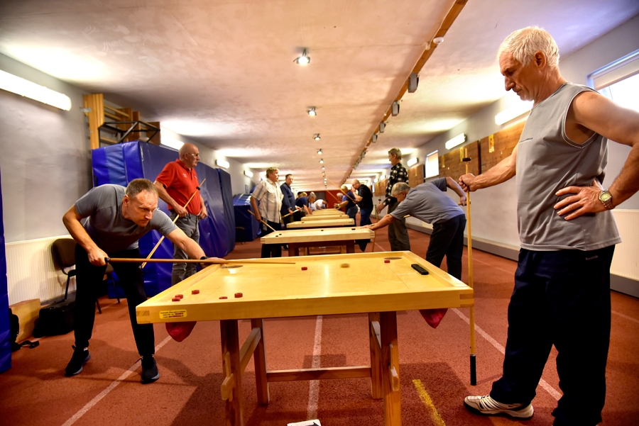 Sev svarīgā spēlē Eduards Lauks (no kreisās) pārspēja Viktoru Klimantoviču.
Autors: Uldis Varnevičs