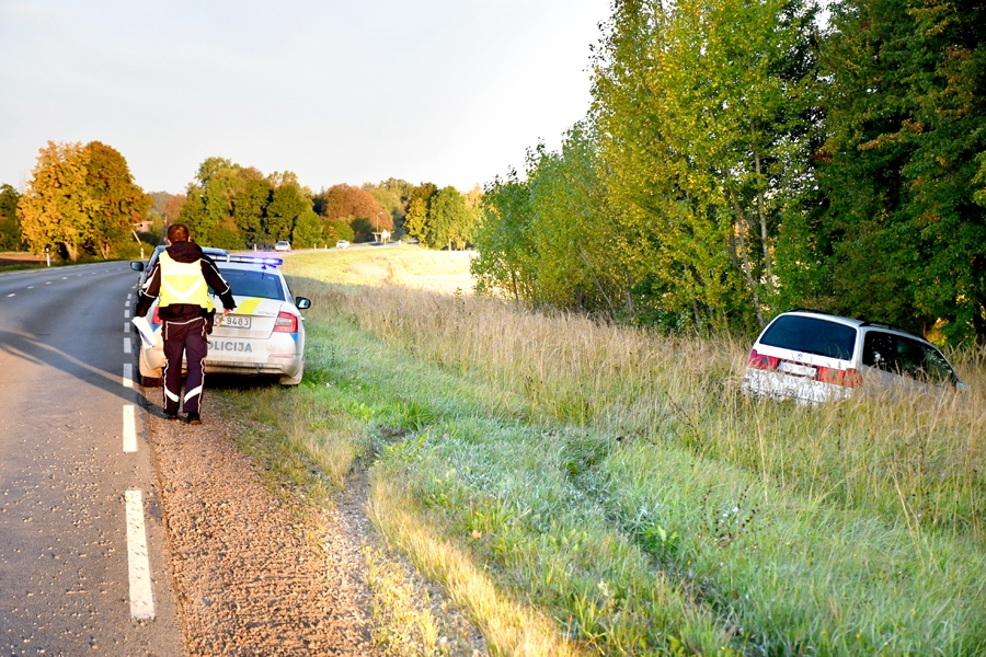 Dobeles–Bauskas ceļa 69,3. kilometrā noticis ceļu satiksmes negadījums, ieradušies likumsargi no Valsts policijas Bauskas iecirkņa.
Autors: Ivars Bogdanovs