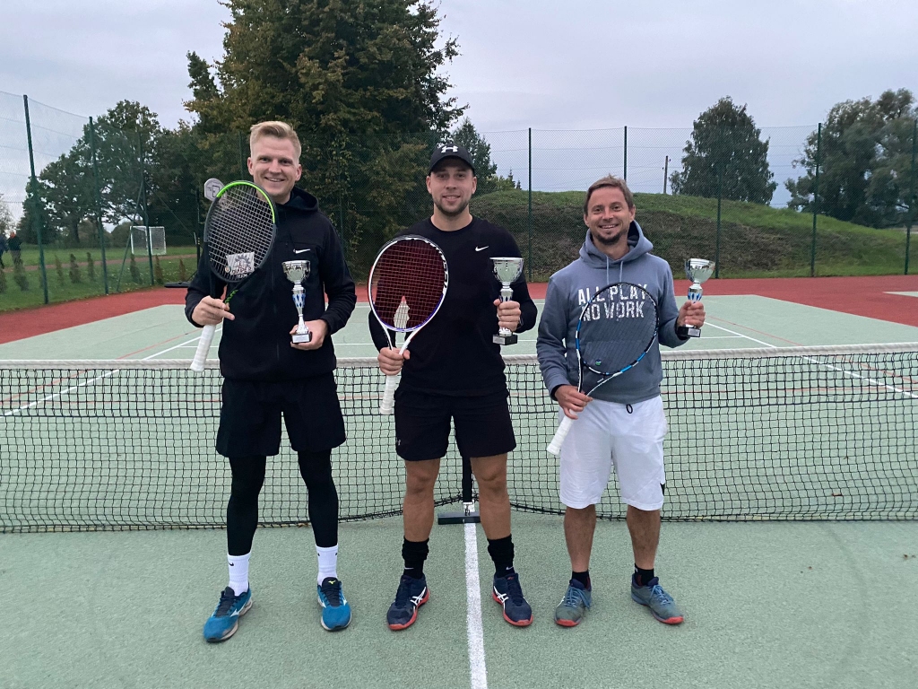 «Top6» finālturnīra pirmās trīs vietas  – no kreisās Artūrs Dulbe (2. vieta), Gatis Pelēķis (1. vieta) un Ansis Pavilons (3 .vieta).