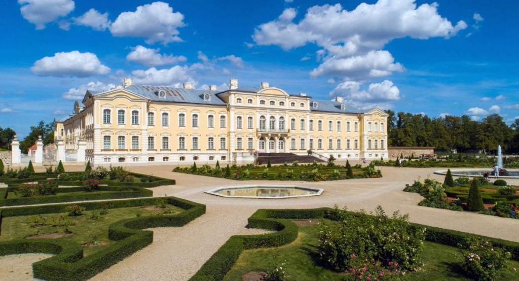 Autors: no rundale.net