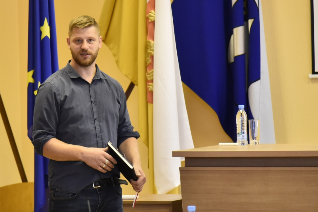 Andris Roberts atstājis darbu informācijas un tehnoloģiju nodaļā. Viņa vietā nāks jau apvienotā novada nodaļas vadītājs.
Autors: Uldis Varnevičs