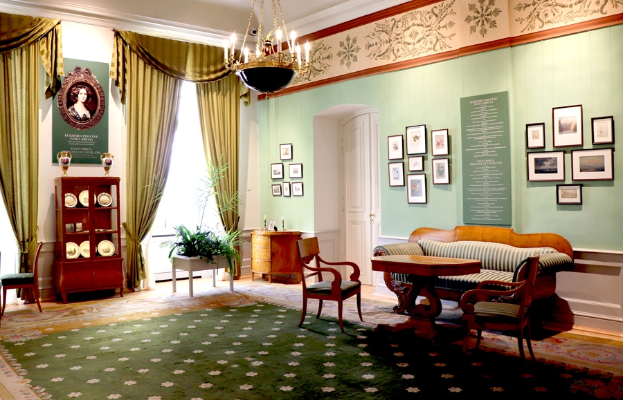 Izstādes «Kurzemes princese ceļo. Fanijas Bīronas akvareļi un zīmējumi» pirmā telpa.
Autors: I. Kusiņa