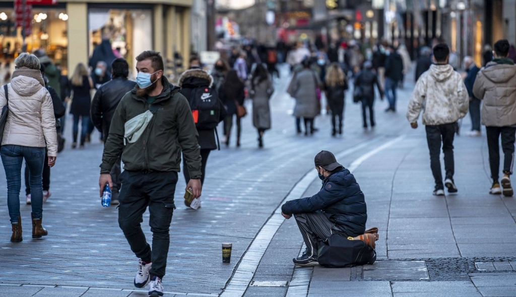 Ubags uz gājēju ielas Dortmundē, Vācijā Covid-19 laikā.
imago images/Jochen Tack, Jochen Tack via www.imago-images.de
Autors: imago images/Jochen Tack, Jochen Tack via www.imago-images.de