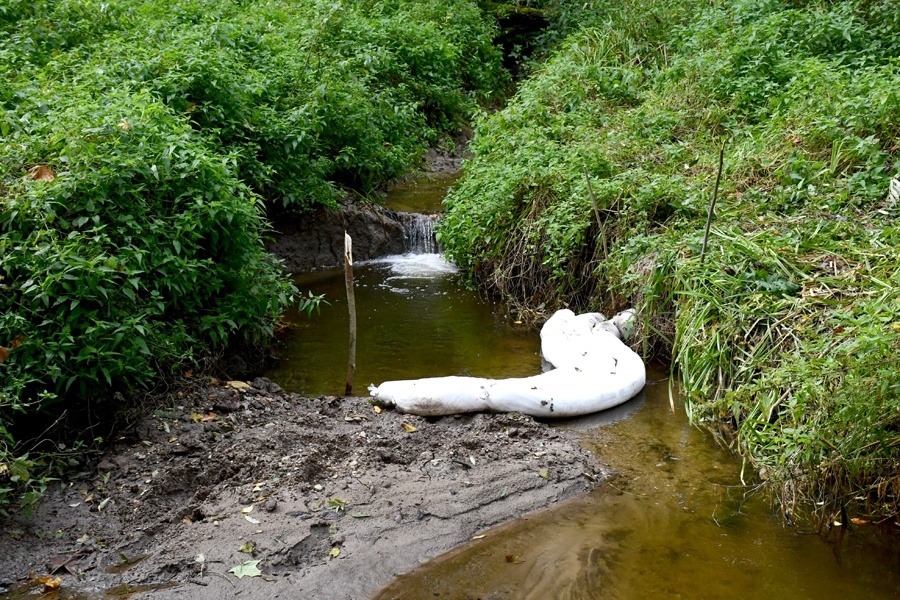 Piesardzības nolūkos pieņemts lēmums absorbējošās bonas vēl dažas dienas atstāt Mūsā un arī Žūku strautā.
Autors: Ivars Bogdanovs