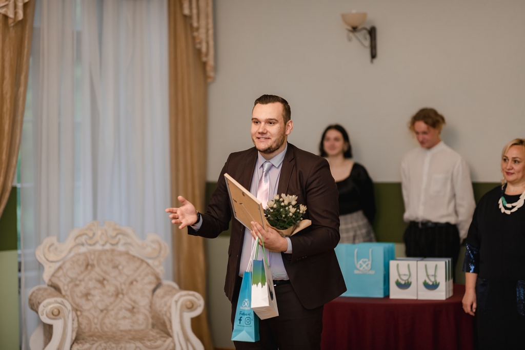 Balvu nominācijā bērniem un jauniešiem «Zemgales Rabarbers» saņem Bauskas novada biedrības «Laiks Jauniešiem» dibinātājs un vadītājs Gints Jankovskis.
Autors: Visi - publicitātes foto.