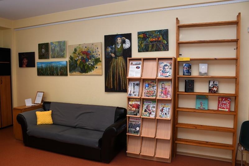 Kā izņēmums ir paredzēts bibliotēkās reģistrētajiem lasītājiem nodrošināt individuālu grāmatu apmaiņu un iespēju lietot datoru e-pakalpojumu izmantošanai atbilstoši bibliotēkās noteiktajai kārtībai.
Autors: no 