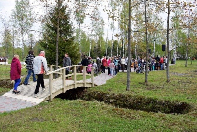 Pārgājiena noslēgums ar pikniku brīvā dabā un diskgolfa aktivitātēm paredzēts Vecumniekos, Aizupes parkā.
Autors: no 