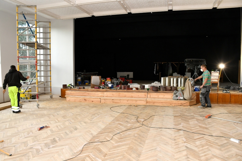 Remontdarbus Pilsrundāles vidusskolā veic SIA «Royal Būve» darbinieki.
Autors: Ivars Bogdanovs