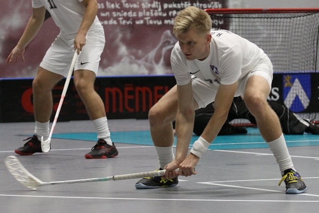 Artūrs Dulbe pēc sadursmes spēlē ar FBK «Valmiera» uz ilgāku laiku, visdrīzāk, nevarēs palīdzēt komandai.
Autors: Elīna Gruncka-Dulbe, sportsbauska.lv.