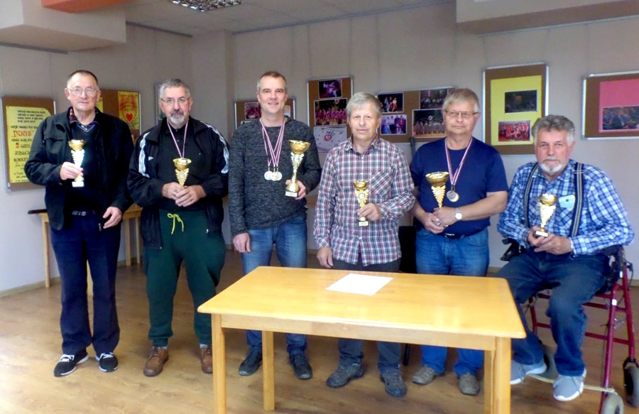 Galda spēļu daudzcīņas kausu ieguvēji – Aivars Vancāns (no kreisās), Andis Veidemanis, Rolands Linejs, Aldis Pavilons, Dainis Pavilons un Jānis Jegorovs.
Autors: no Jāņa Jegorova albuma.