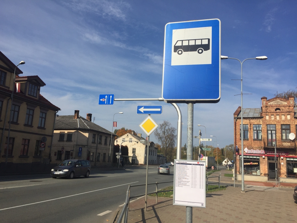 Autobusu pieturā «Rātslaukums» Bauskā no ceturtdienas pieturēs arī maršruta Nr.6403 Bauska–Iecava–Misa–Vecumnieki autobuss.
Autors: www.bauskasdzive.lv