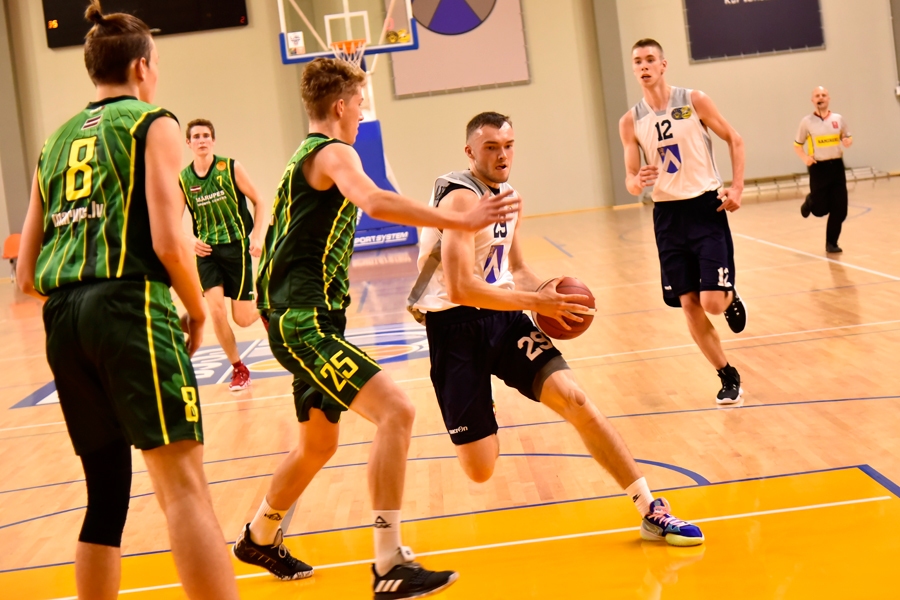 ReINIS SOLZemNIekS (ar bumbu) bija rezultatīvākais «Bauskas BJSS» mačā ar «Mārupes SC» komandu.
Autors: Uldis Varnevičs