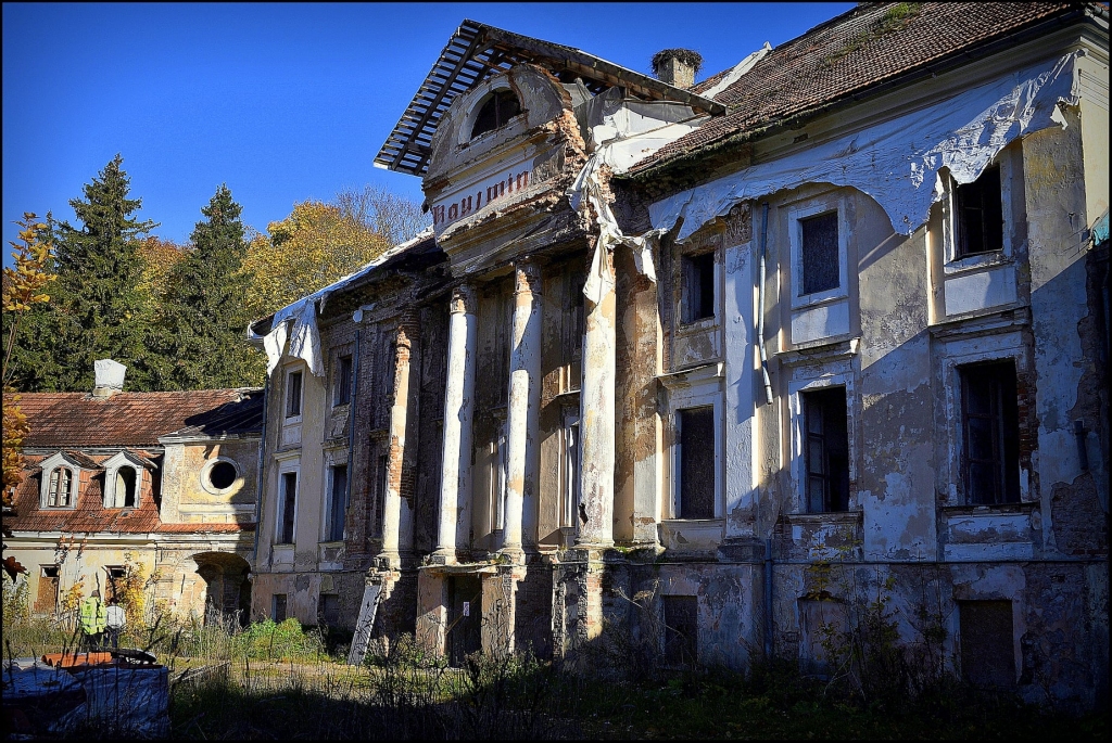 Kaucmindes muižas ēkas bildes, situācija fiksēta šī gada oktobrī.
Autors: visi foto – JURIS BĒRZIŅŠ-SOMS