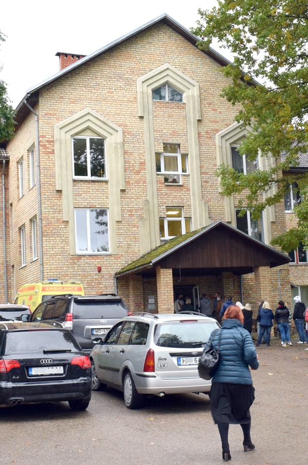 Izbraukuma vakcinācijā Vecumnieku veselības centrā septembrī bija daudz klientu.
Autors: no «Bauskas Dzīves»  arhīva.