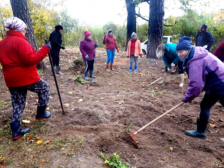 Koku stādīšanā Ānes-Mēmeles parkā strādāja 20 talcinieku.
Autors: E. Maisaka