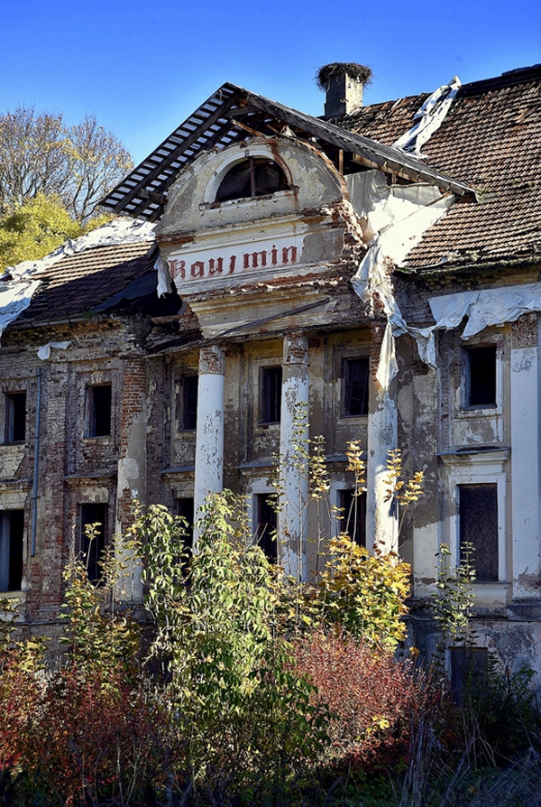 Kaucmindes ēkas bildes, kas uzņemtas šī gada oktobrī.
Autors: JURIS BĒRZIŅŠ-SOMS