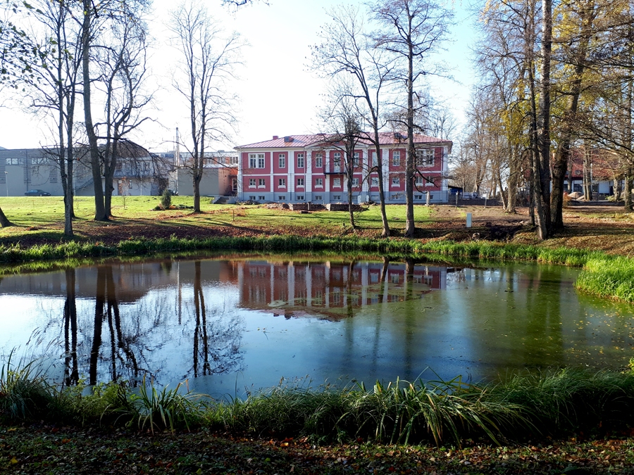 Parka dīķī spoguļojas Staļģenes pils.
Autors: Ligita Asare