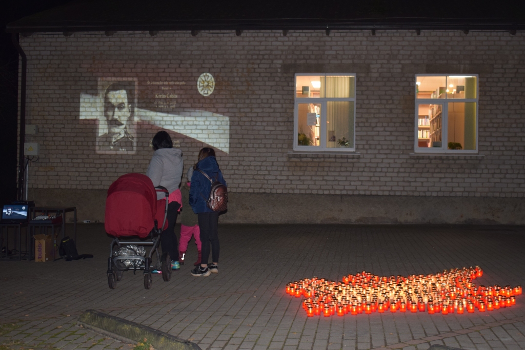 Lāčplēša dienā pie Vecumnieku tautas nama pagājušā gada rudenī.
Autors: no 