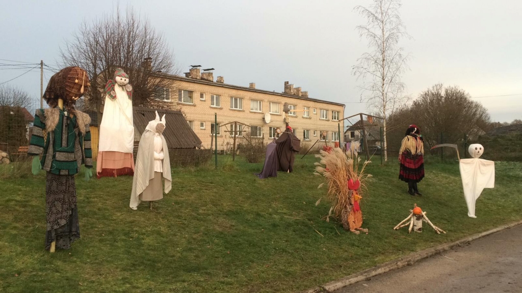 Šīs Mārtiņdienas dekorācijas skatāmas Vecumniekos pie bērnudārza.
Autors: www.bauskasdzive.lv