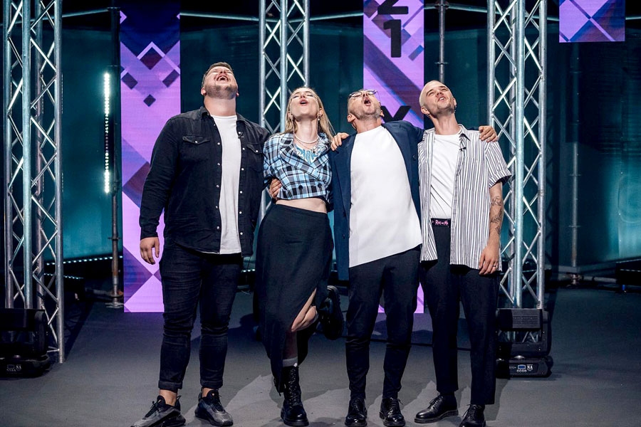 Grupas «Musiqq» dalībnieka Marata Ogļezņeva (otrais no labās) komanda – Edgars Kārkliņš, Olga Palušina un Deniels Bērziņš.
Autors: Publicitātes foto.