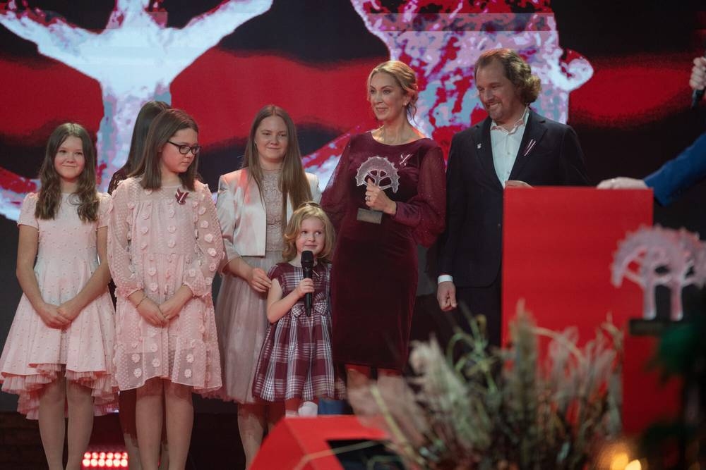 Bišu ģimene ”Latvijas Lepnuma” balvas pasniegšanas ceremonijā  kanāla ”TV3” raidījumā.
Autors: no skaties.lv