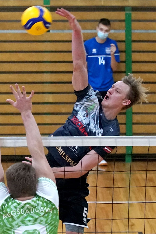 Andris Zadovskis arī šajā sezonā ir rezultatīvākais «Vecumnieku» vienības spēlētājs.
Autors: no volejbola komandas «Augšdaugava» albuma.