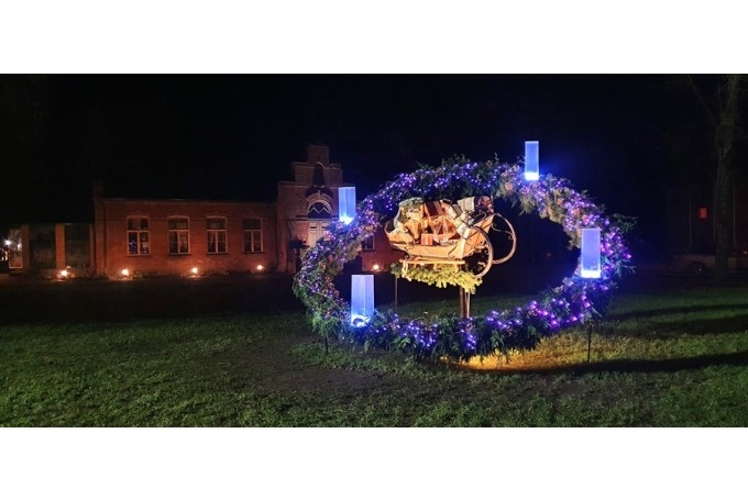 Pagājušajā gadā Kurmenes muižas parkā, pārvaldnieka ēkas zālienā tika novietots šāds adventes vainags. Šajā adventē arī Kurmenes baznīca, apkārt esošais parks būs svētkiem izgreznots.
Autors: Kurmenes baznīcas draudzes foto, 