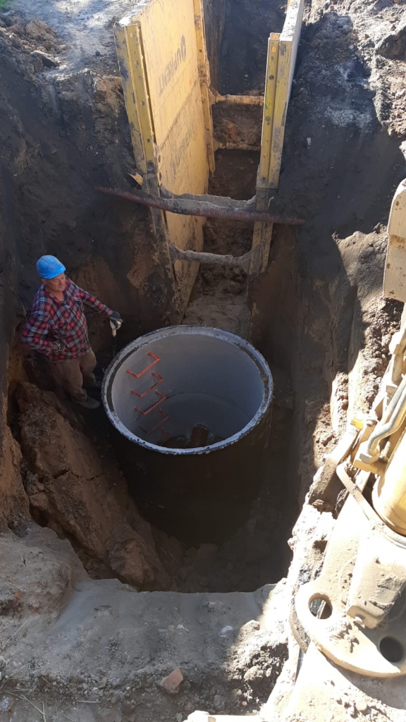 Ūdensvada un kanalizācijas ierīkošanas darbu gaita Bauskas novada Mežotnes pagasta Jumpravu ciemā.
Autors: no SIA «Siltumkomforts» arhīva.