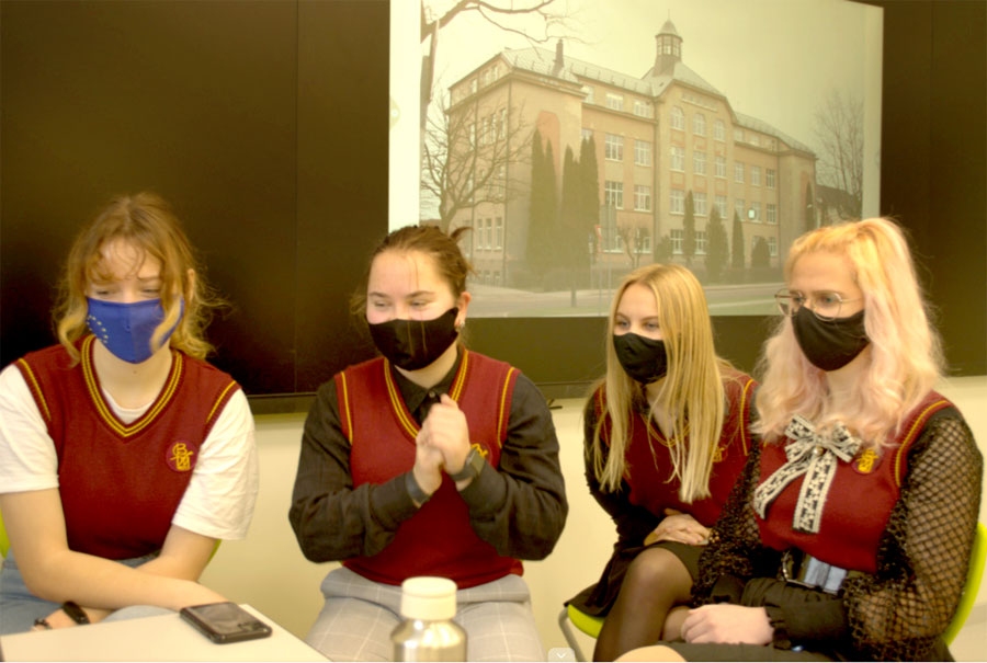 Ar Eiropas Parlamenta pārstāvjiem diskutē Paula Sipoviča (no kreisās), Ance Šastakoviča, Luīze Straģe, Marta Sirsniņa.
Autors: Aleksa Jankova