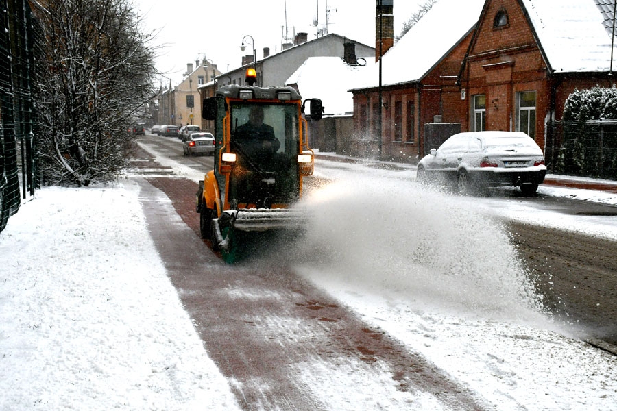 Vietās, kur var piekļūt, «Vides serviss» sniega tīrīšanā izmanto tehniku.
Autors: Ivars Bogdanovs