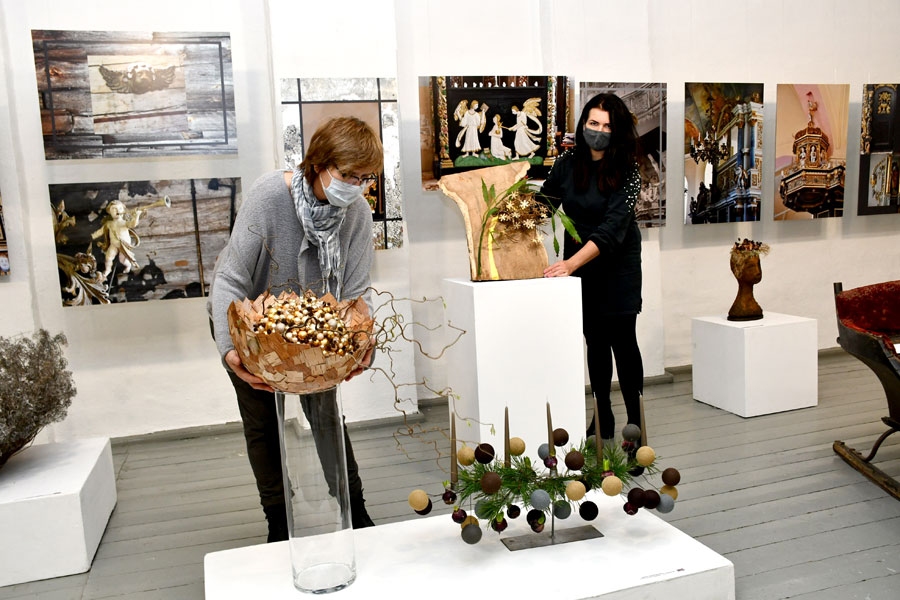 Meistares iekārto izstādi Bauskas muzejā.
Autors: Ivars Bogdanovs