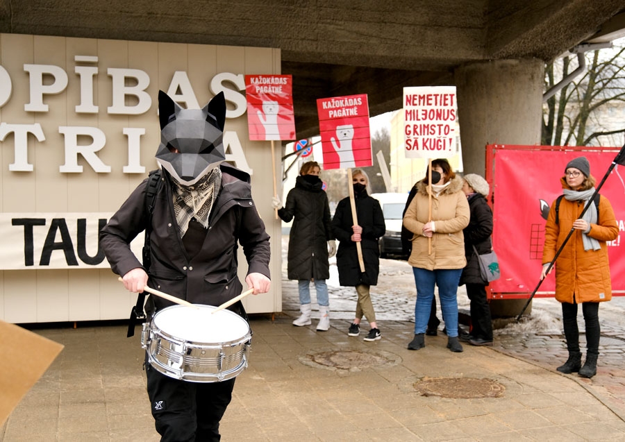 Piketā pie Zemkopības ministrijas.
Autors: Publicitātes foto.