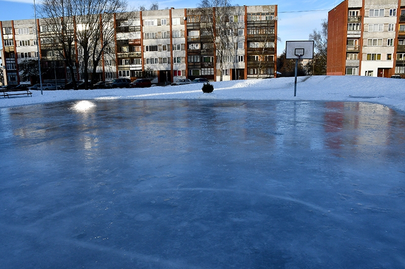 Pēc pašreizējām prognozēm ledu Vītolu ielas slidotavā nav plānots atjaunot, jo gaidāms atkusnis.
Autors: Ivars Bogdanovs