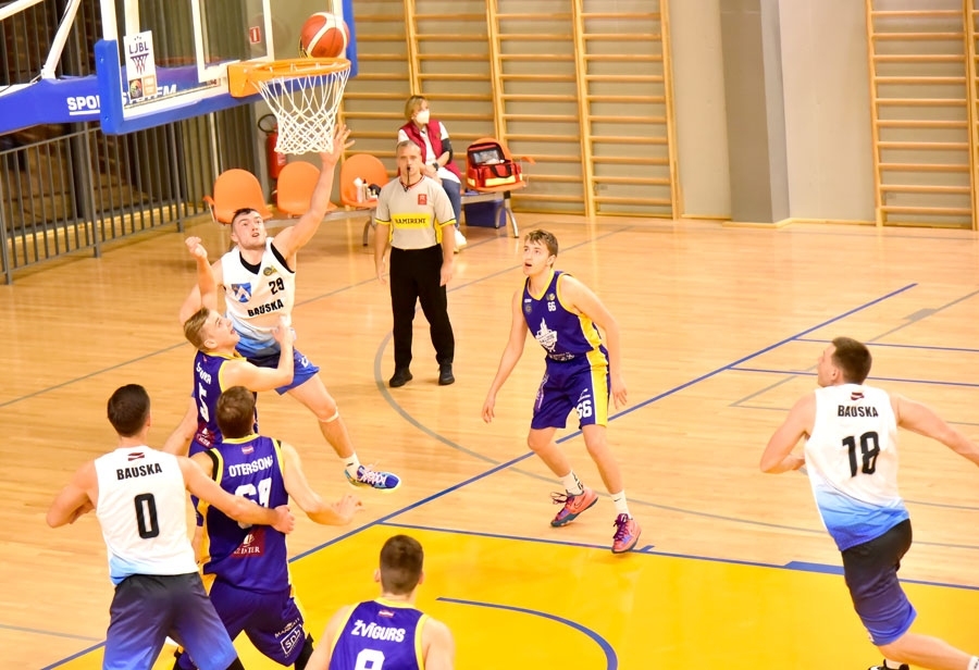 Reinis Solzemnieks (29. numurs) «Bauskas» komandai palīdzēja labi noslēgt 2021. gadu.