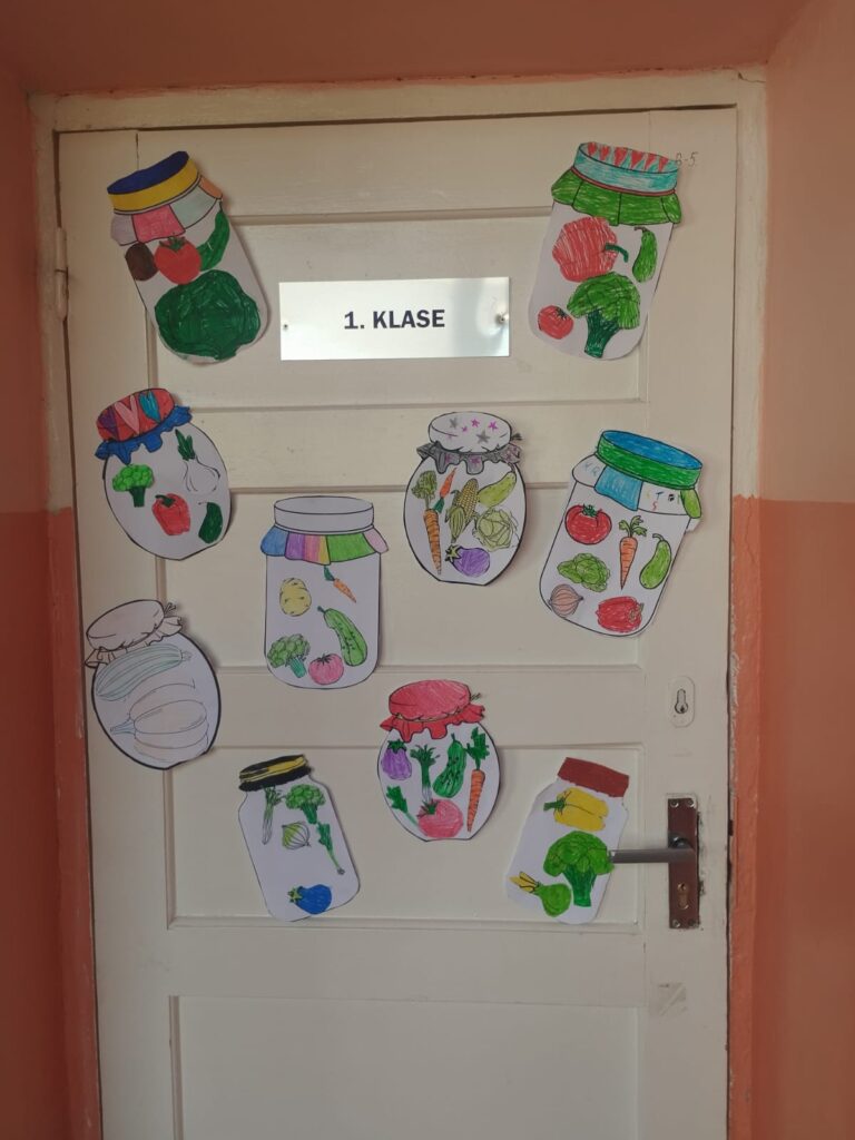 Autors: No skolas albuma.