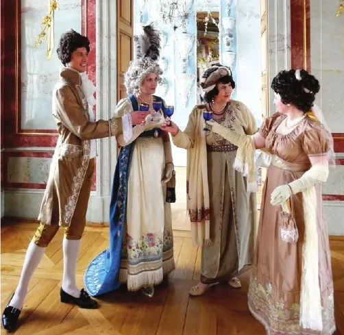 AMPĪRA STILA TĒRPI, kas veidoti TV seriāla «Karš un miers» stilistikā.
Autors: No albuma.